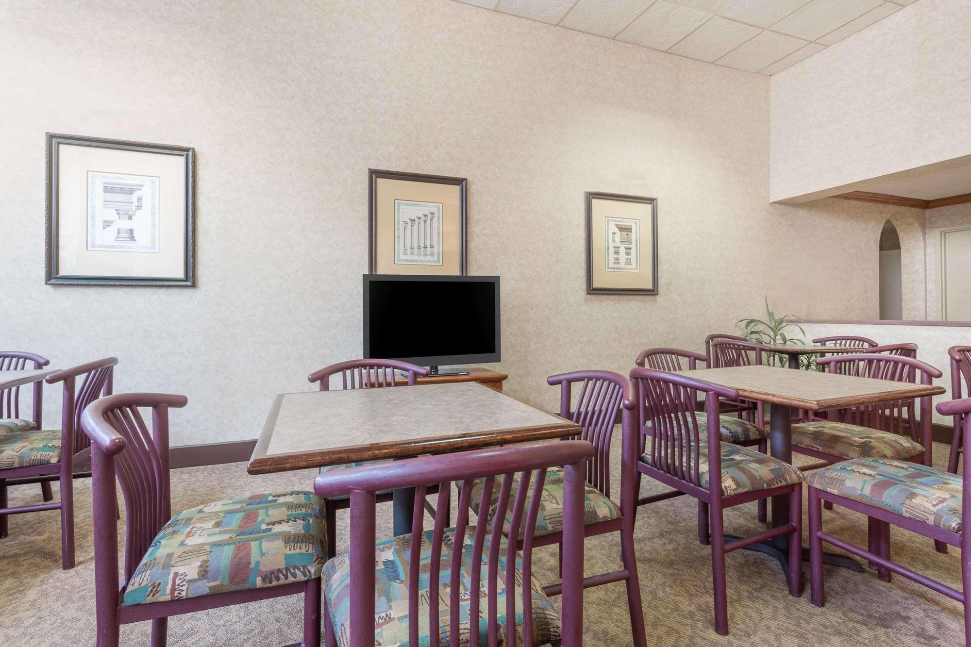 Days Inn By Wyndham אתנס מראה חיצוני תמונה