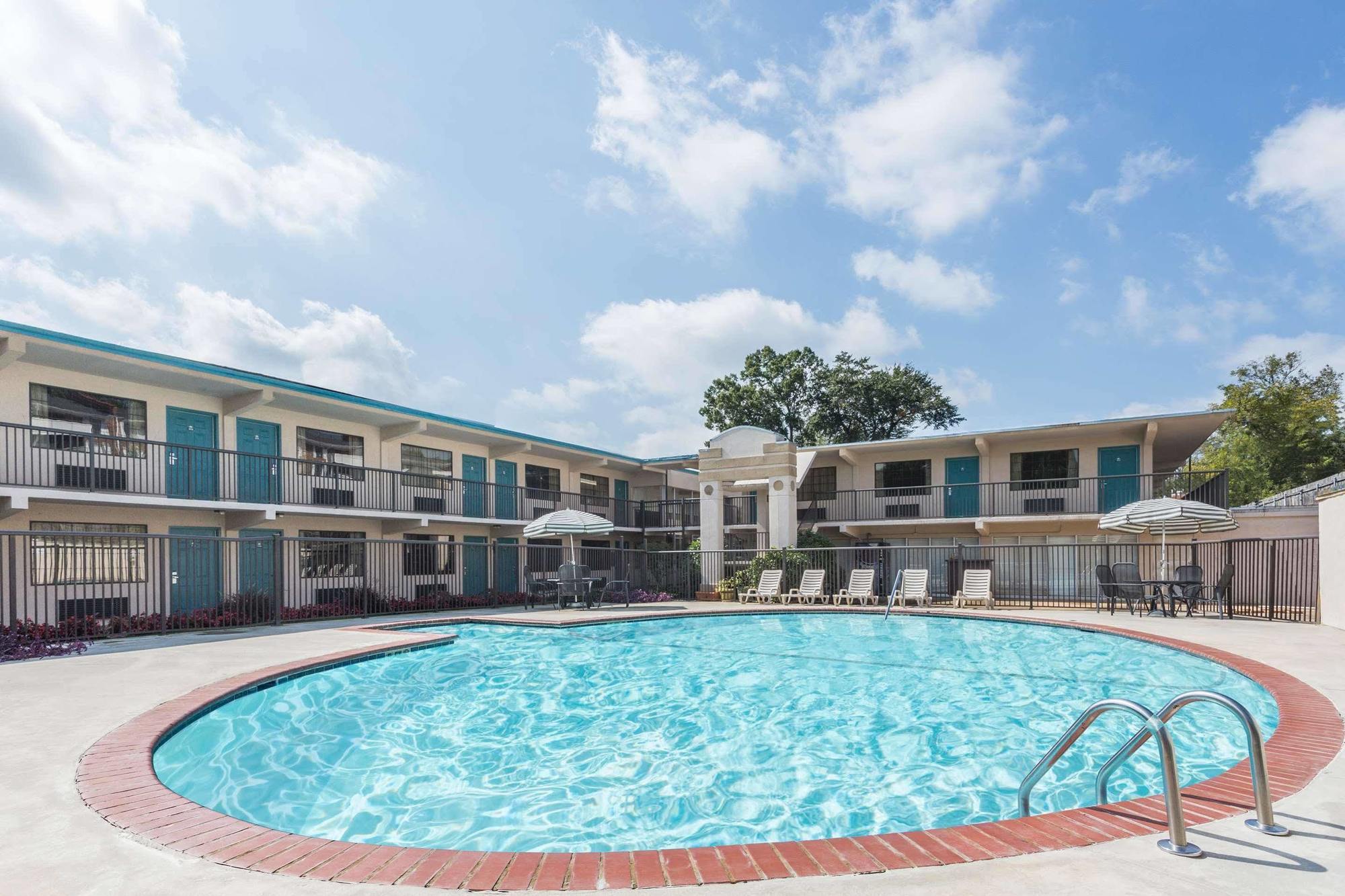 Days Inn By Wyndham אתנס מראה חיצוני תמונה
